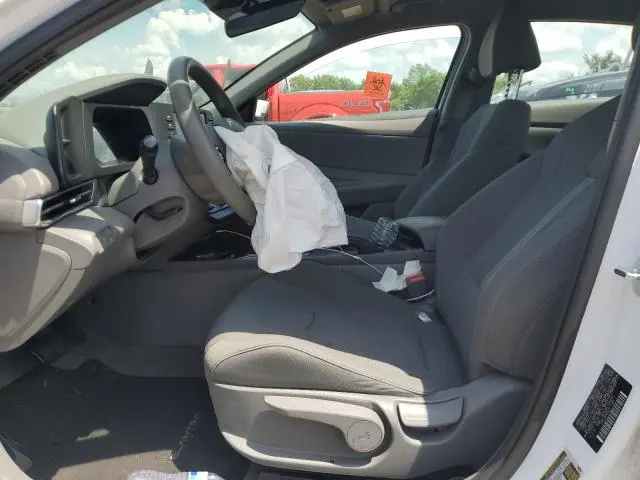 2024 HYUNDAI ELANTRA SE  