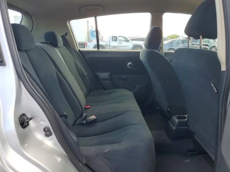 2010 NISSAN VERSA S  