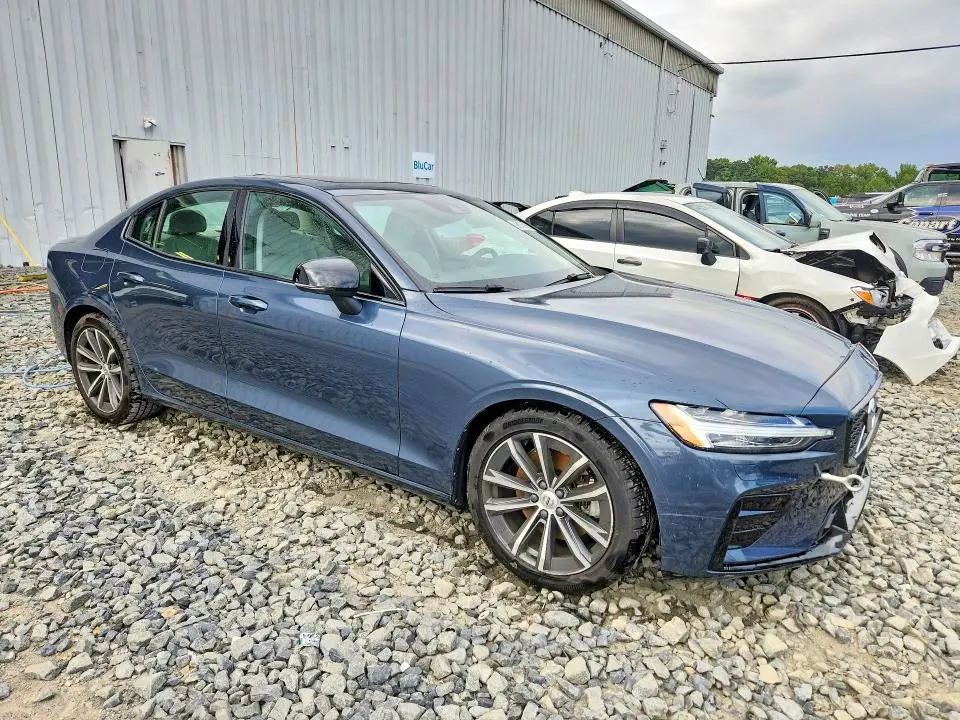 2022 VOLVO S60 B5 MOMENTUM  