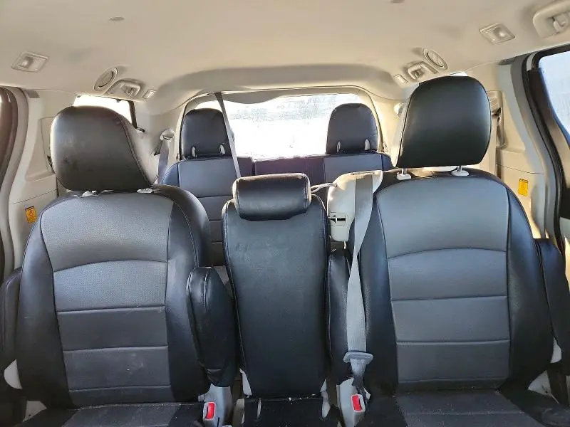2013 TOYOTA SIENNA LE  