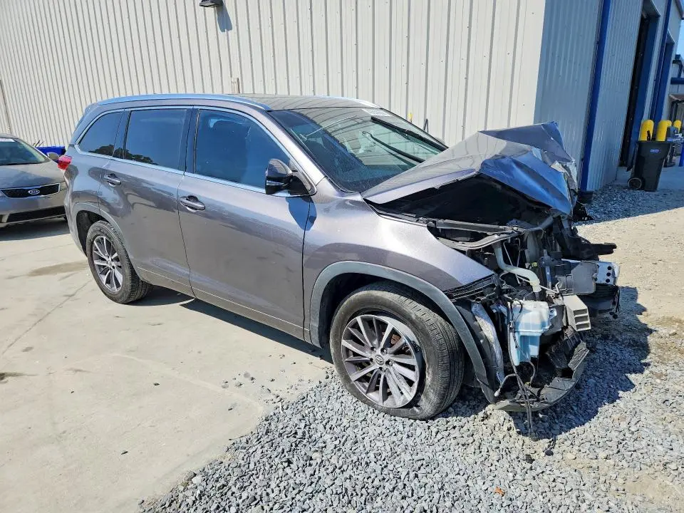 2018 TOYOTA HIGHLANDER XLE  