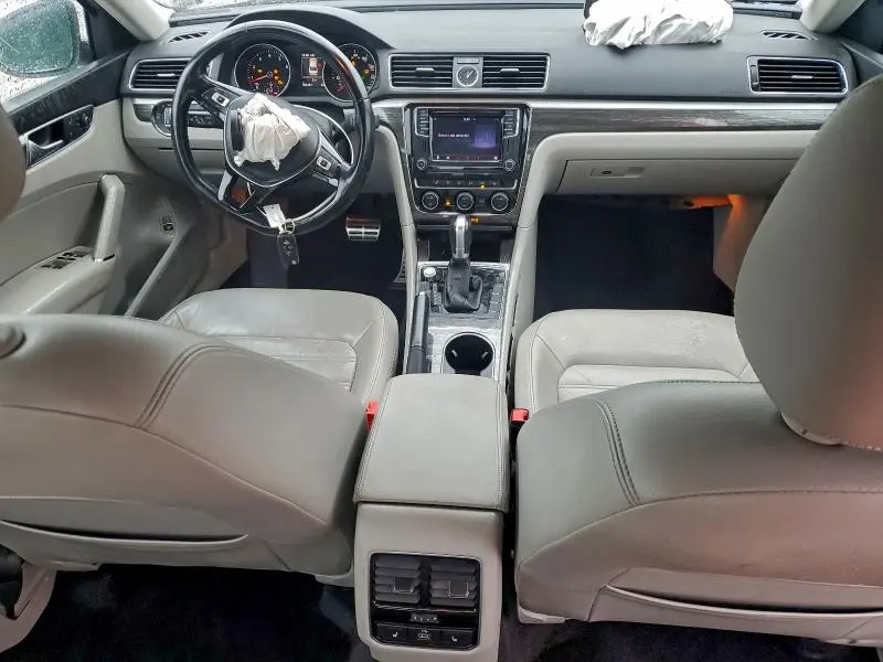 2016 VOLKSWAGEN PASSAT SEL  