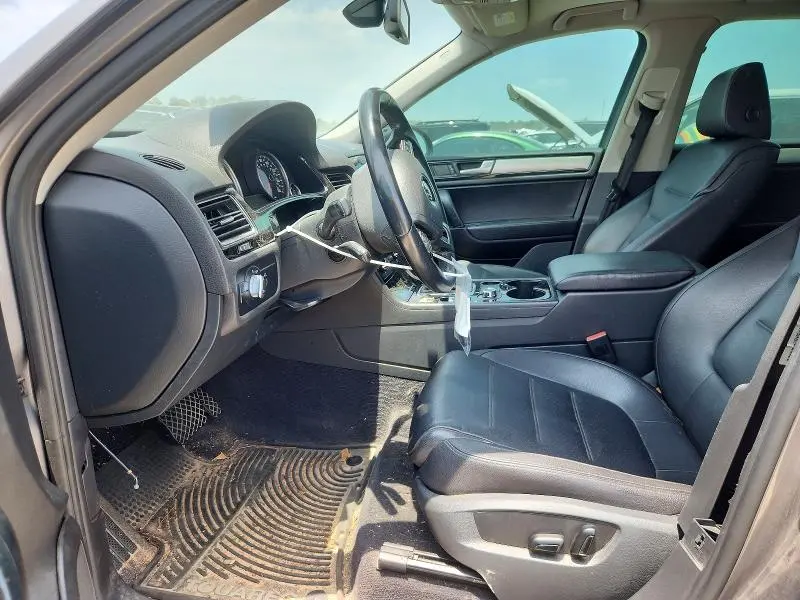 2011 VOLKSWAGEN TOUAREG V6  