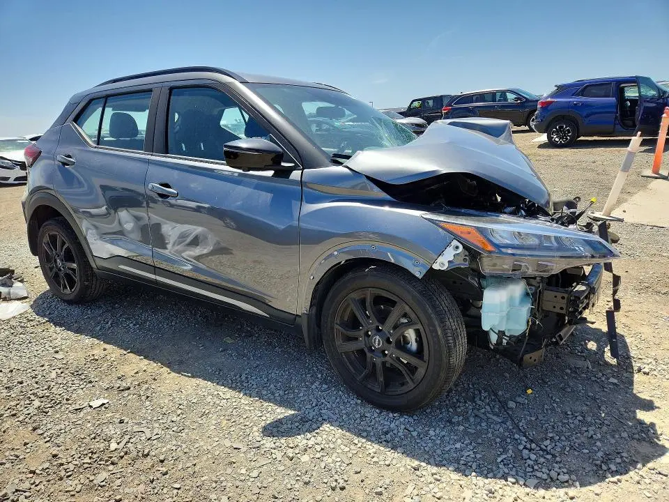 2023 NISSAN KICKS SR  