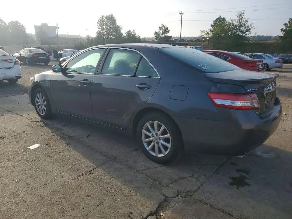 2011 TOYOTA CAMRY XLE V6  