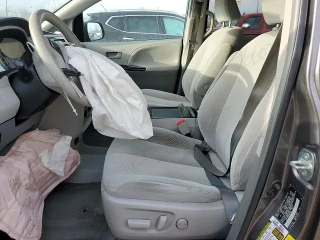 2014 TOYOTA SIENNA LE