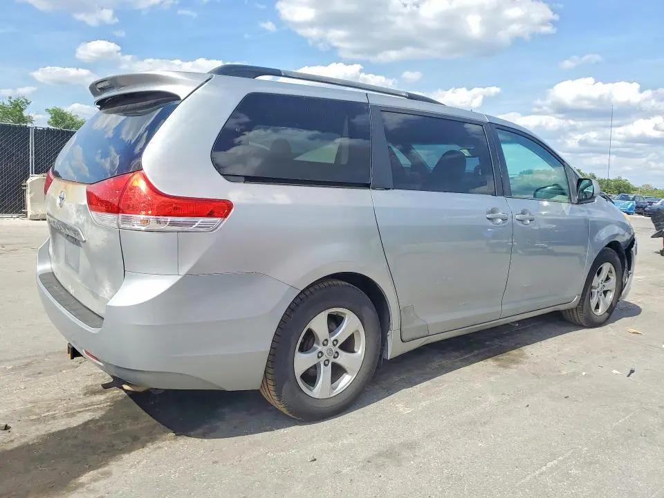 2011 TOYOTA SIENNA LE  
