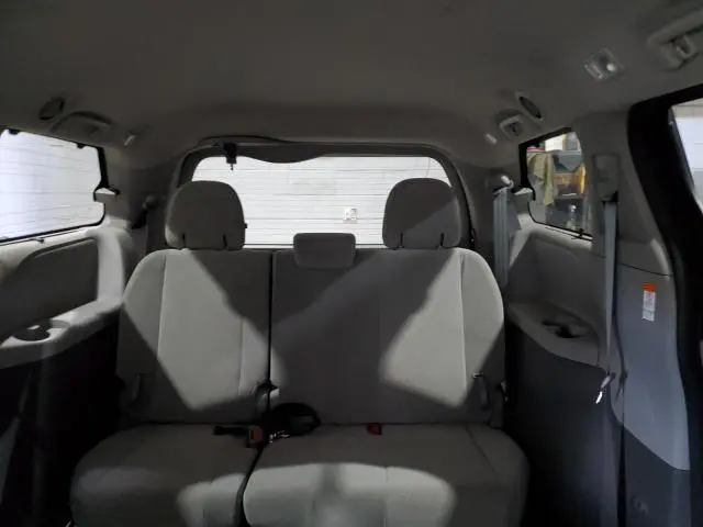 2018 TOYOTA SIENNA LE  