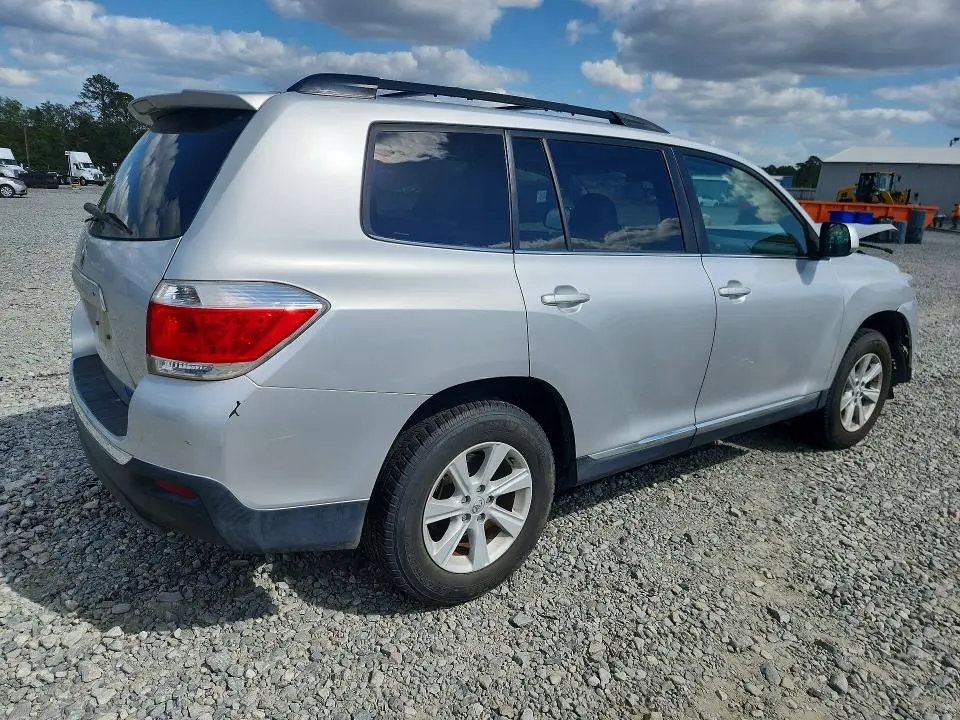 2013 TOYOTA HIGHLANDER SE  