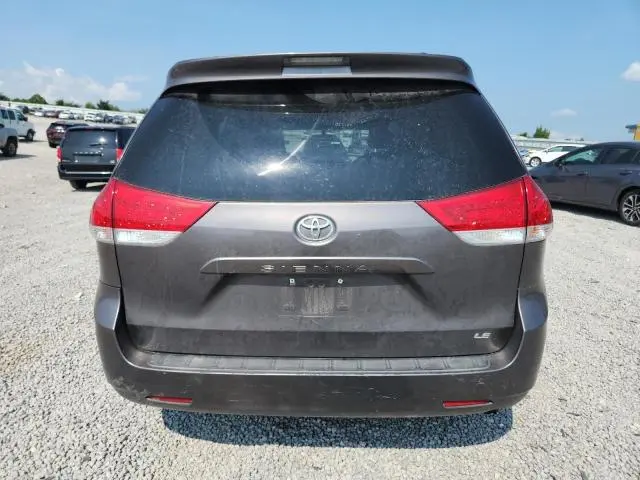 2013 TOYOTA SIENNA LE  