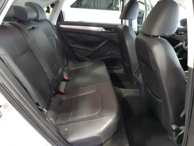 2013 VOLKSWAGEN PASSAT SE  