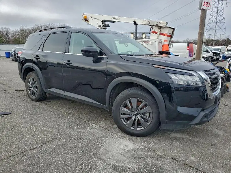2025 NISSAN PATHFINDER SV  