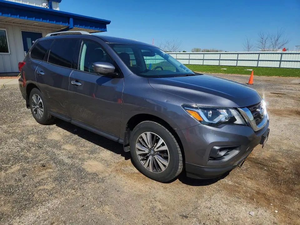 2017 NISSAN PATHFINDER SL  