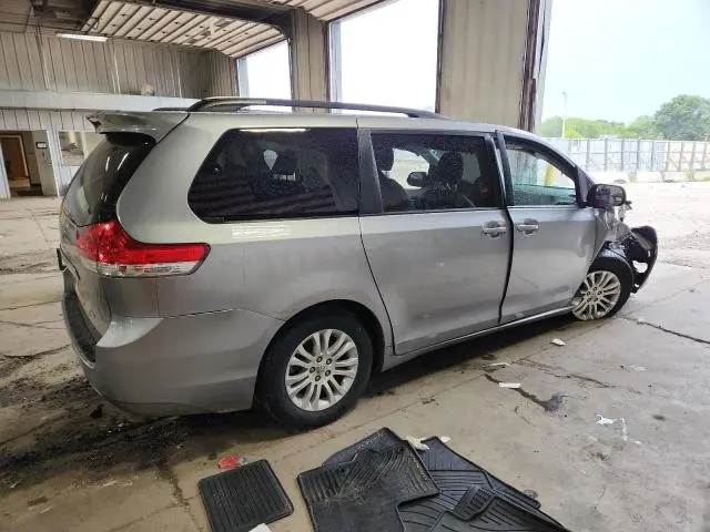 2013 TOYOTA SIENNA XLE  