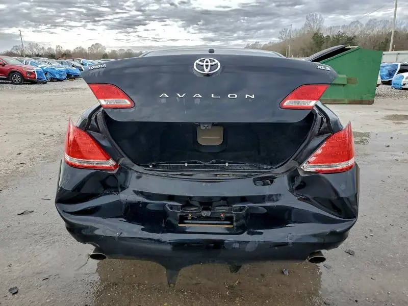 2010 TOYOTA AVALON XL  