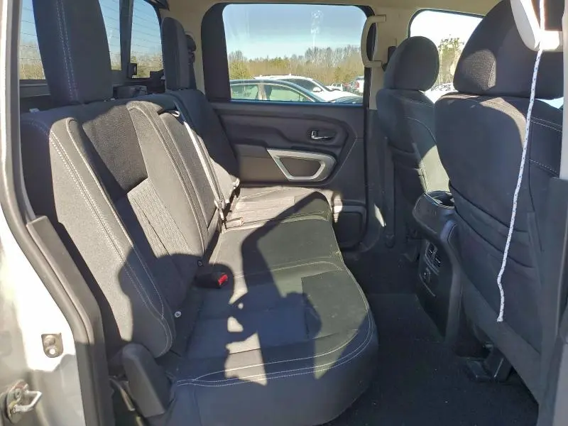 2017 NISSAN TITAN SV  