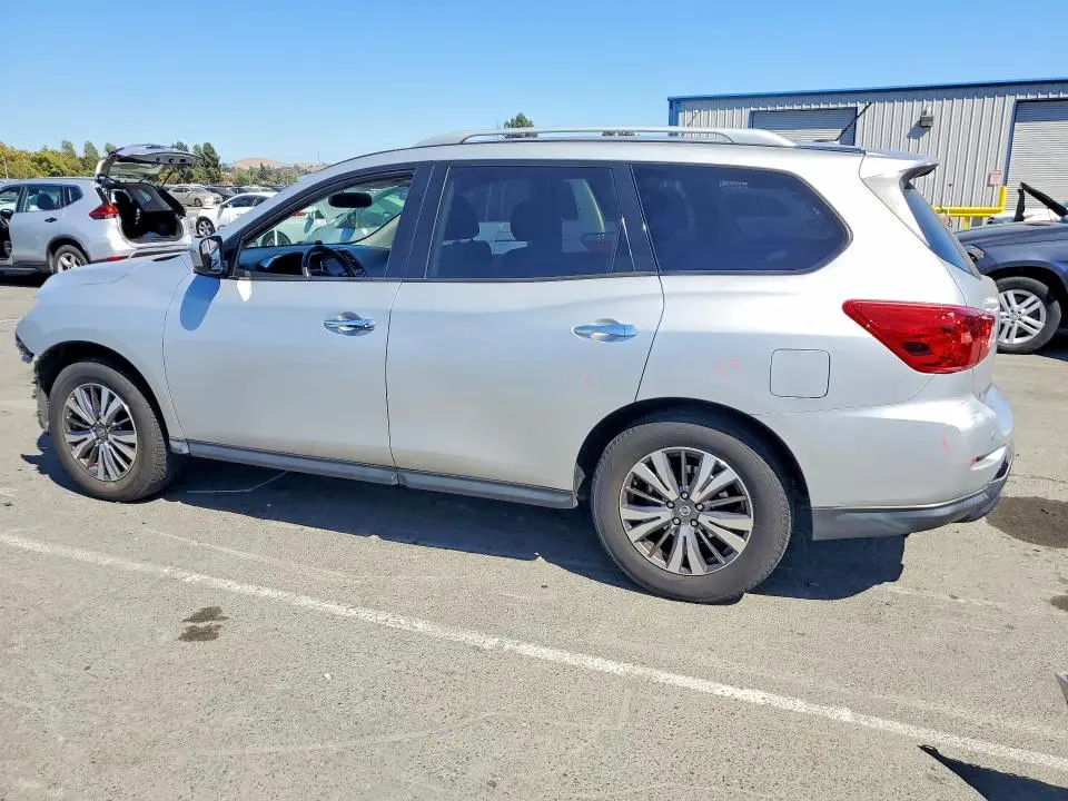 2017 NISSAN PATHFINDER SV  