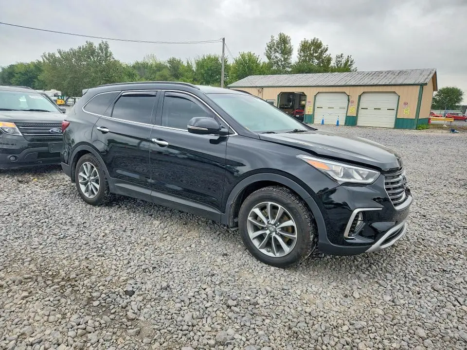 2017 HYUNDAI SANTA FE SE  