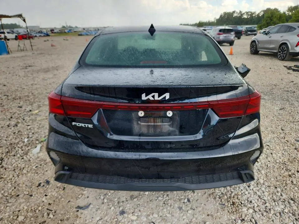 2022 KIA FORTE LXS  