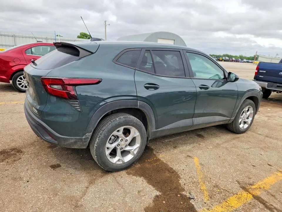 2025 CHEVROLET TRAX LS  