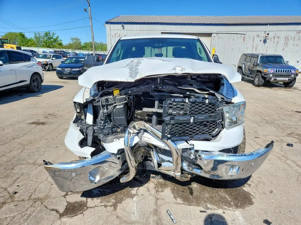 2016 RAM 1500 SLT  