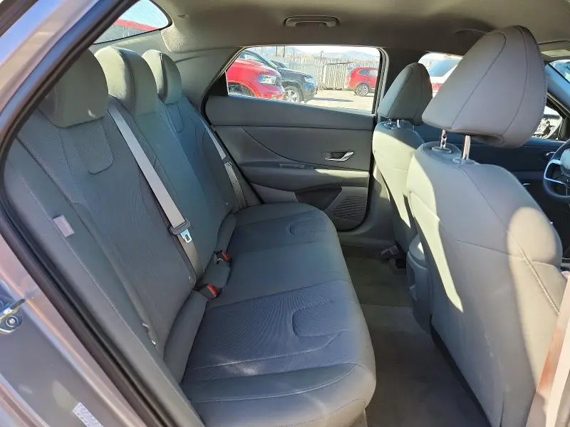 2024 HYUNDAI ELANTRA SE  