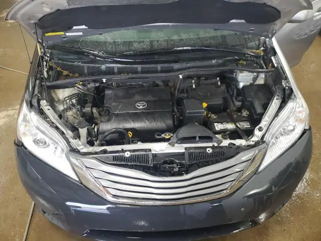 2011 TOYOTA SIENNA LE  