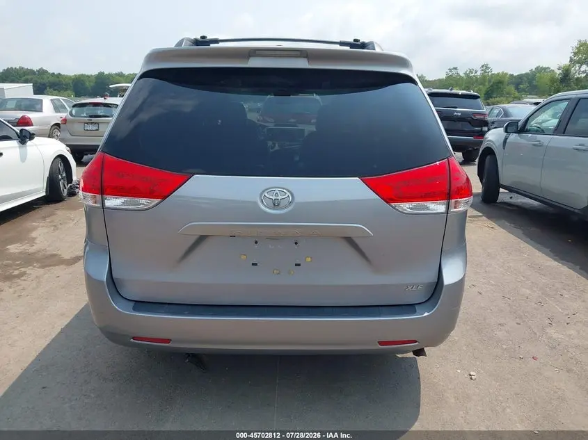 2012 TOYOTA SIENNA XLE V6 8 PASSENGER