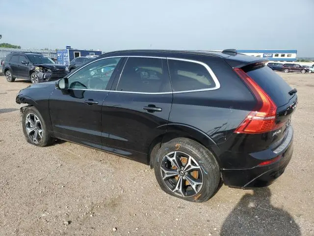 2022 VOLVO XC60 B5 MOMENTUM  