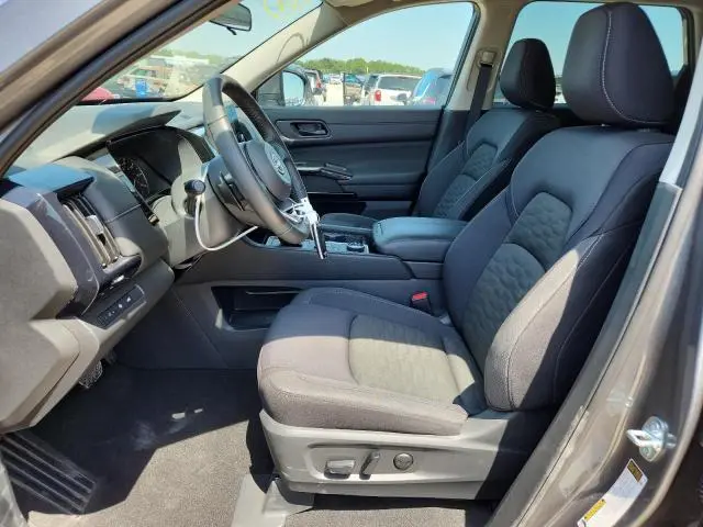 2025 NISSAN PATHFINDER SV  