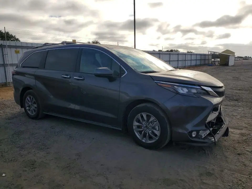 2025 TOYOTA SIENNA XLE 7-PASSENGER  