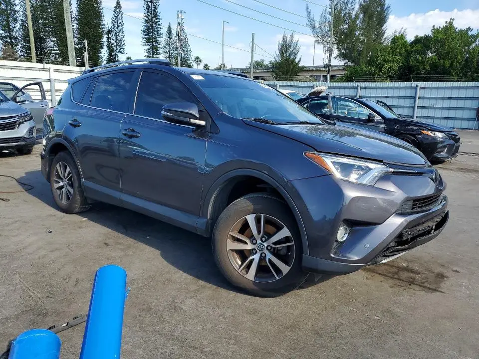 2018 TOYOTA RAV4 XLE  