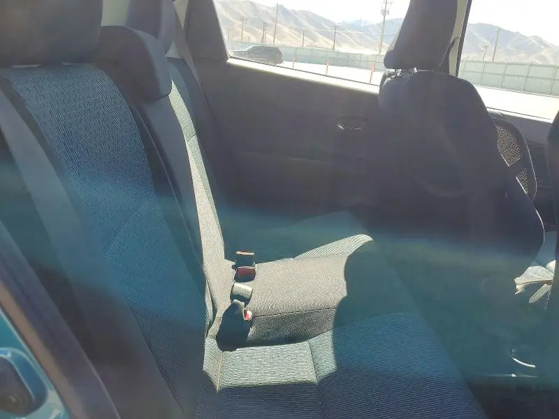 2012 TOYOTA YARIS 5-DOOR SE  