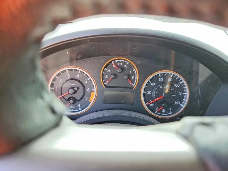 2015 NISSAN TITAN SV  