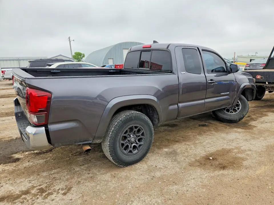 2018 TOYOTA TACOMA SR5 V6  