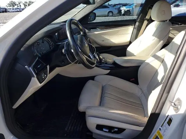 2019 BMW 530E   