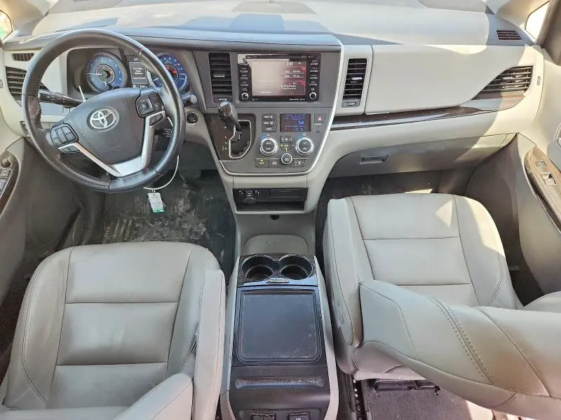 2020 TOYOTA SIENNA XLE 8-PASSENGER  