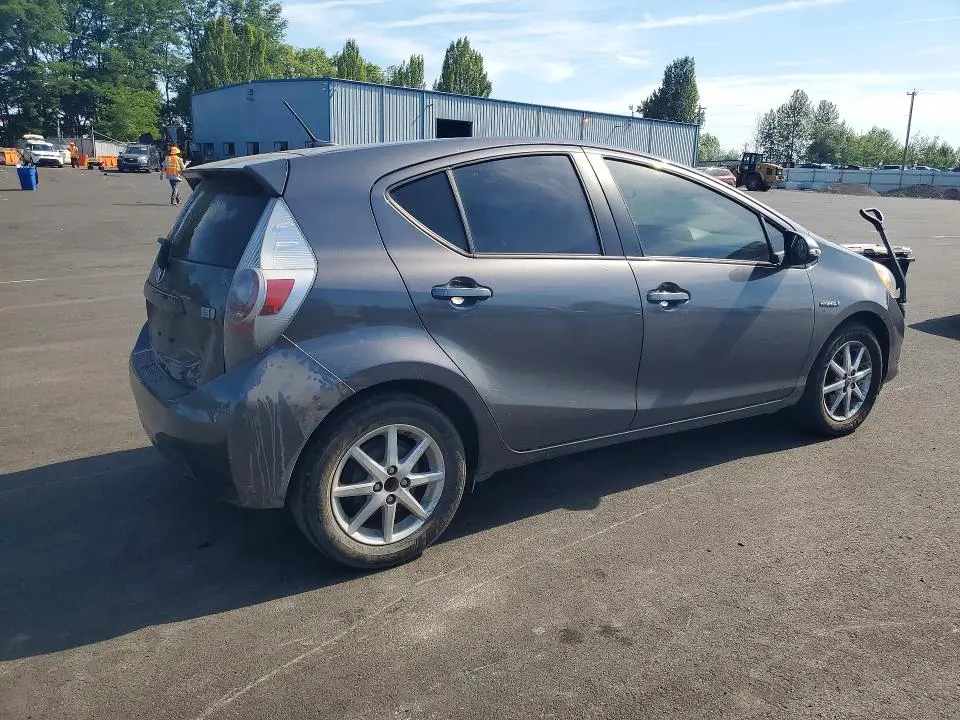 2014 TOYOTA PRIUS C THREE  