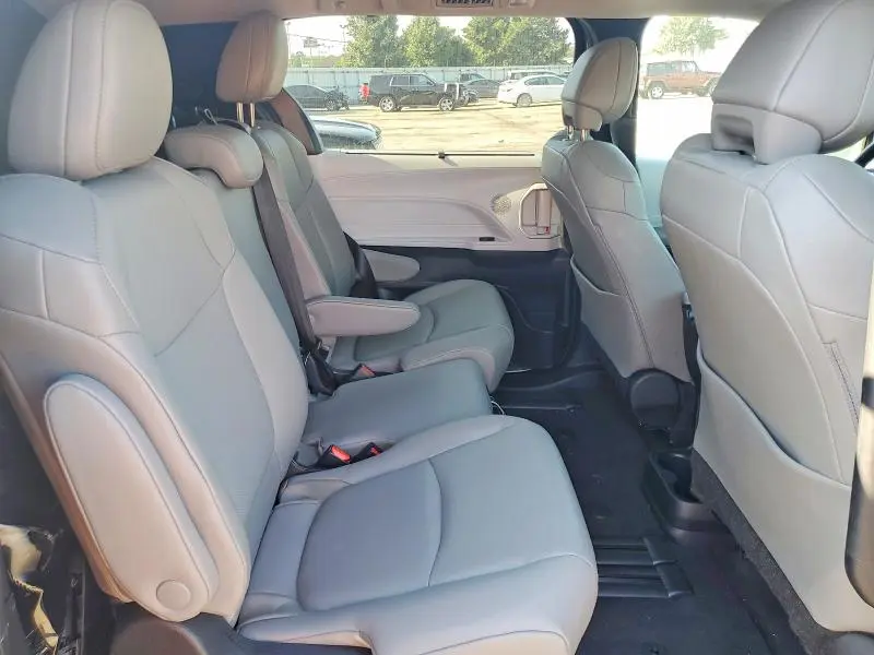2026 TOYOTA SIENNA XLE 8-PASSENGER  