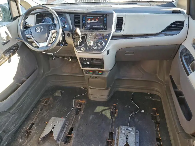 2015 TOYOTA SIENNA XLE  