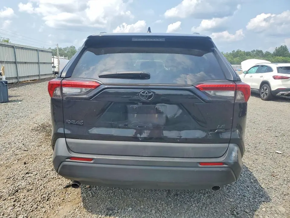 2021 TOYOTA RAV4 LE  
