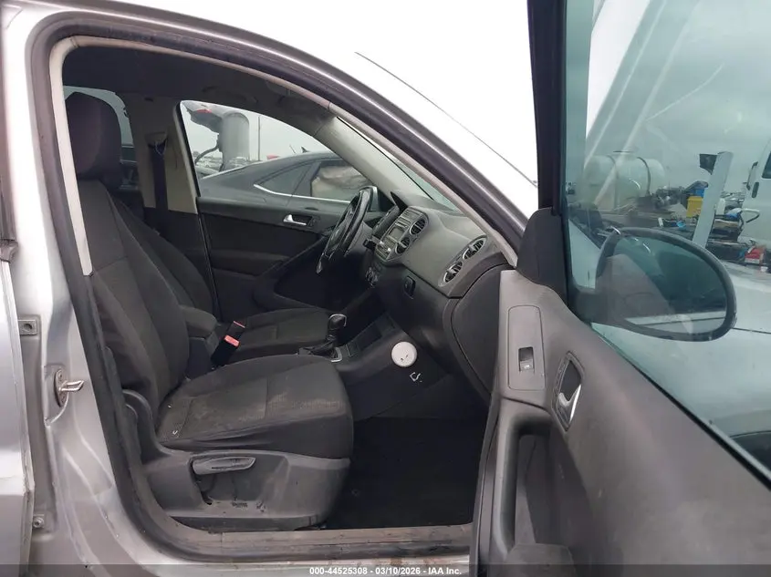 2014 VOLKSWAGEN TIGUAN S