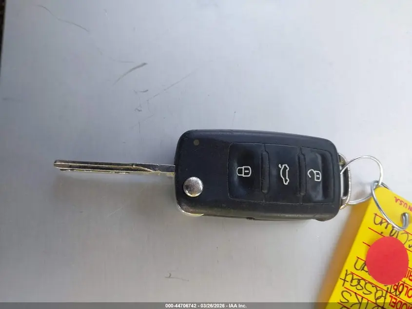 2013 VOLKSWAGEN PASSAT 2.5L SE