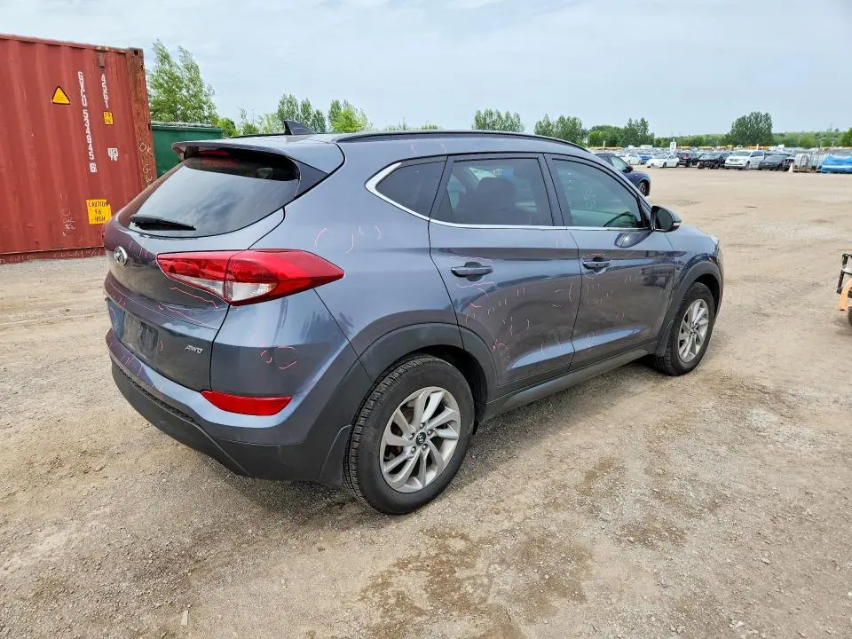 2016 HYUNDAI TUCSON SE  