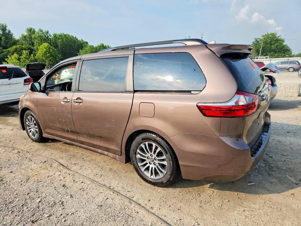 2020 TOYOTA SIENNA XLE 8-PASSENGER  