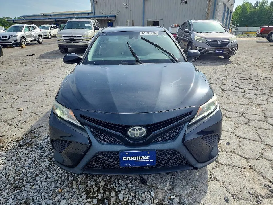 2018 TOYOTA CAMRY SE  