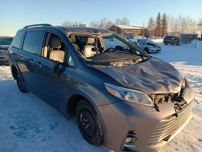 2020 TOYOTA SIENNA XLE  