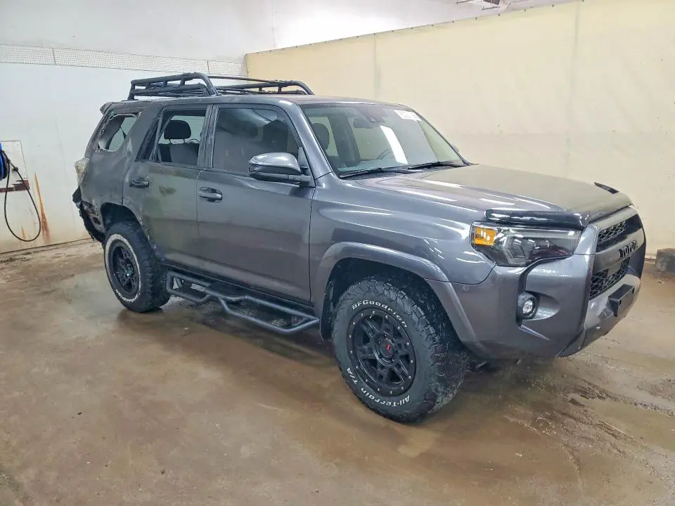 2022 TOYOTA 4RUNNER SR5  