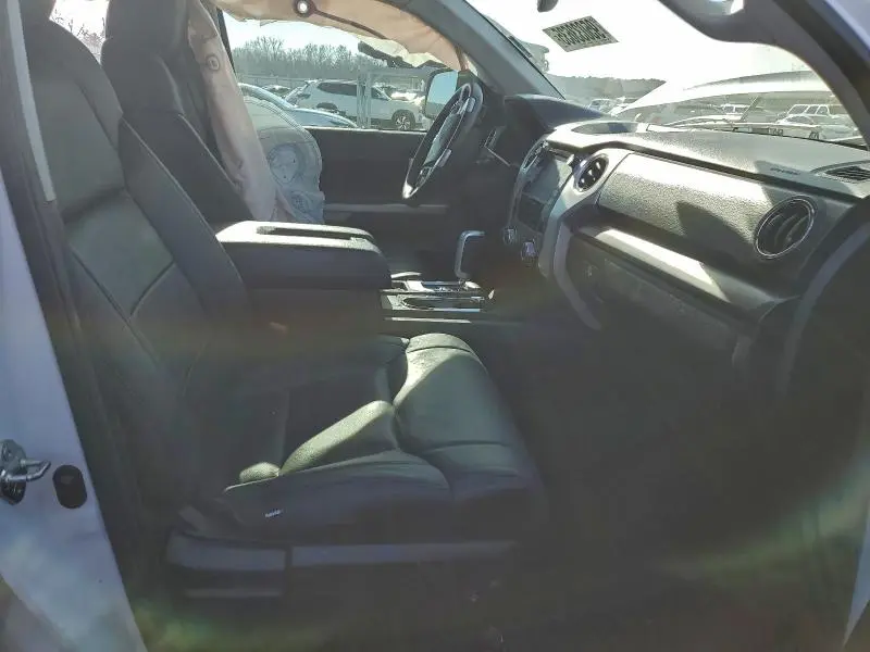 2020 TOYOTA TUNDRA CREWMAX SR5  