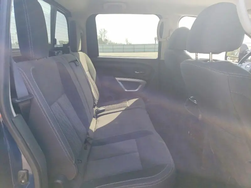 2022 NISSAN TITAN SV  